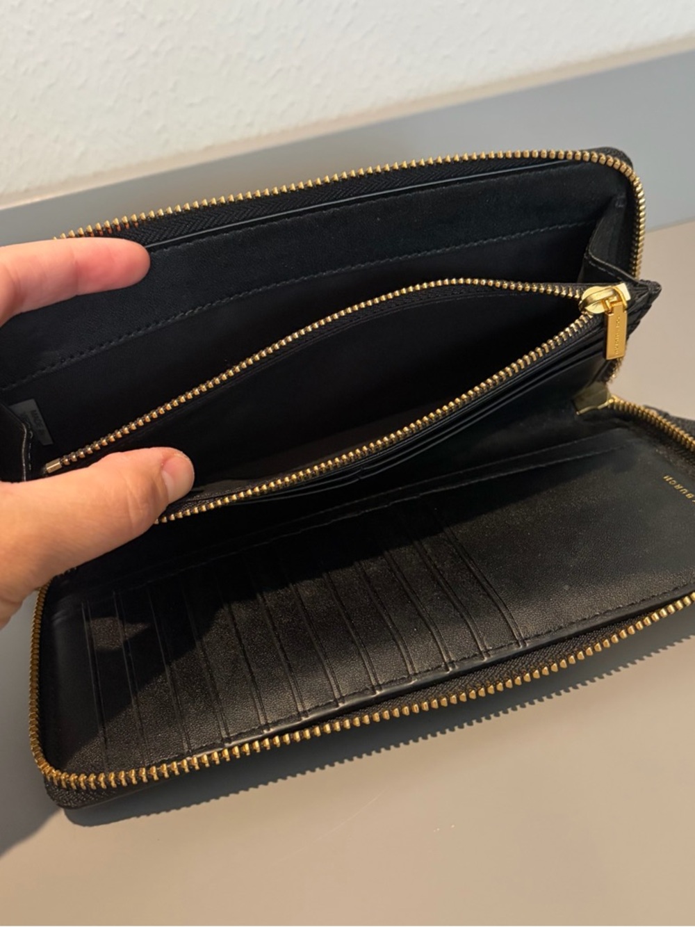 Tory Burch Zip Around Wallet Black Pebbled Leather w/ Gold Zipper & Accents EUC - Picture 10 of 16